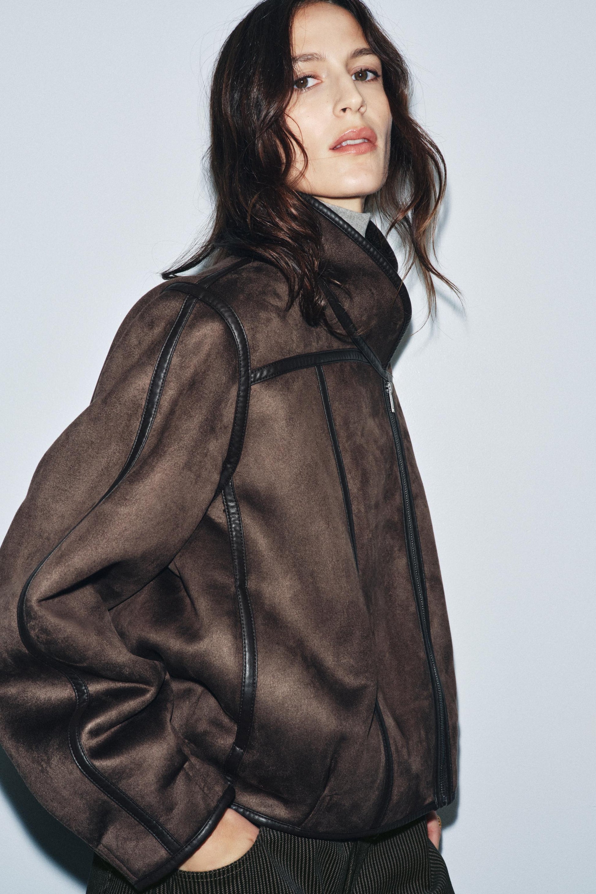 #4E3A2F, Marron foncé